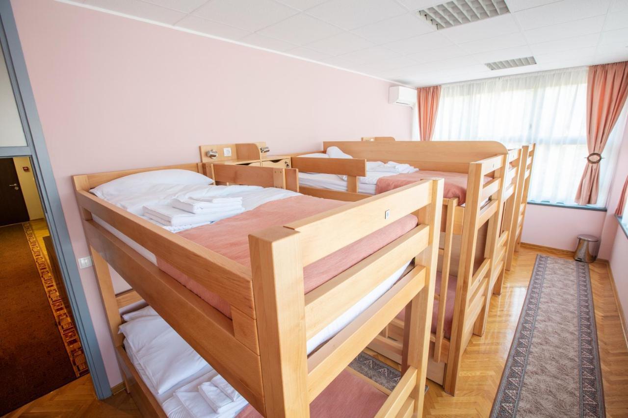 Hostel Amd เบลเกรด ภายนอก รูปภาพ