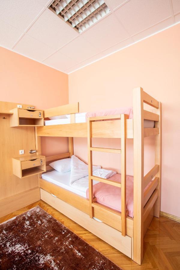 Hostel Amd เบลเกรด ภายนอก รูปภาพ