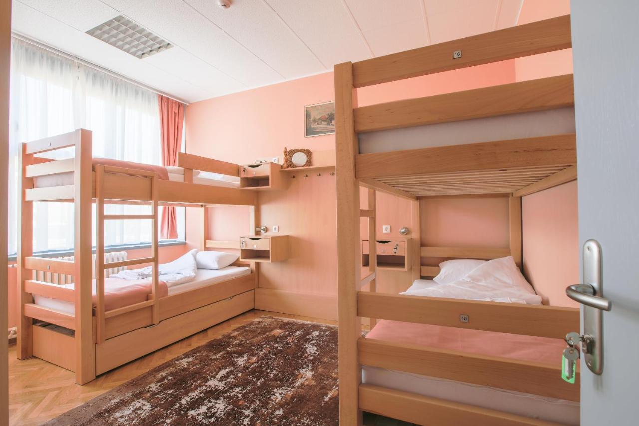 Hostel Amd เบลเกรด ภายนอก รูปภาพ